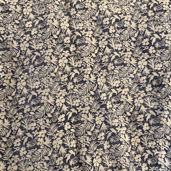 Equipment blouse. Short sleeve blue floral pattern. - Picture 2 of 3